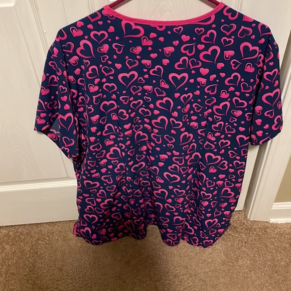 Cute scrub top - Picture 3 of 4